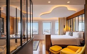 Renaissance Paris Republique Hotel&Spa Exterior photo
